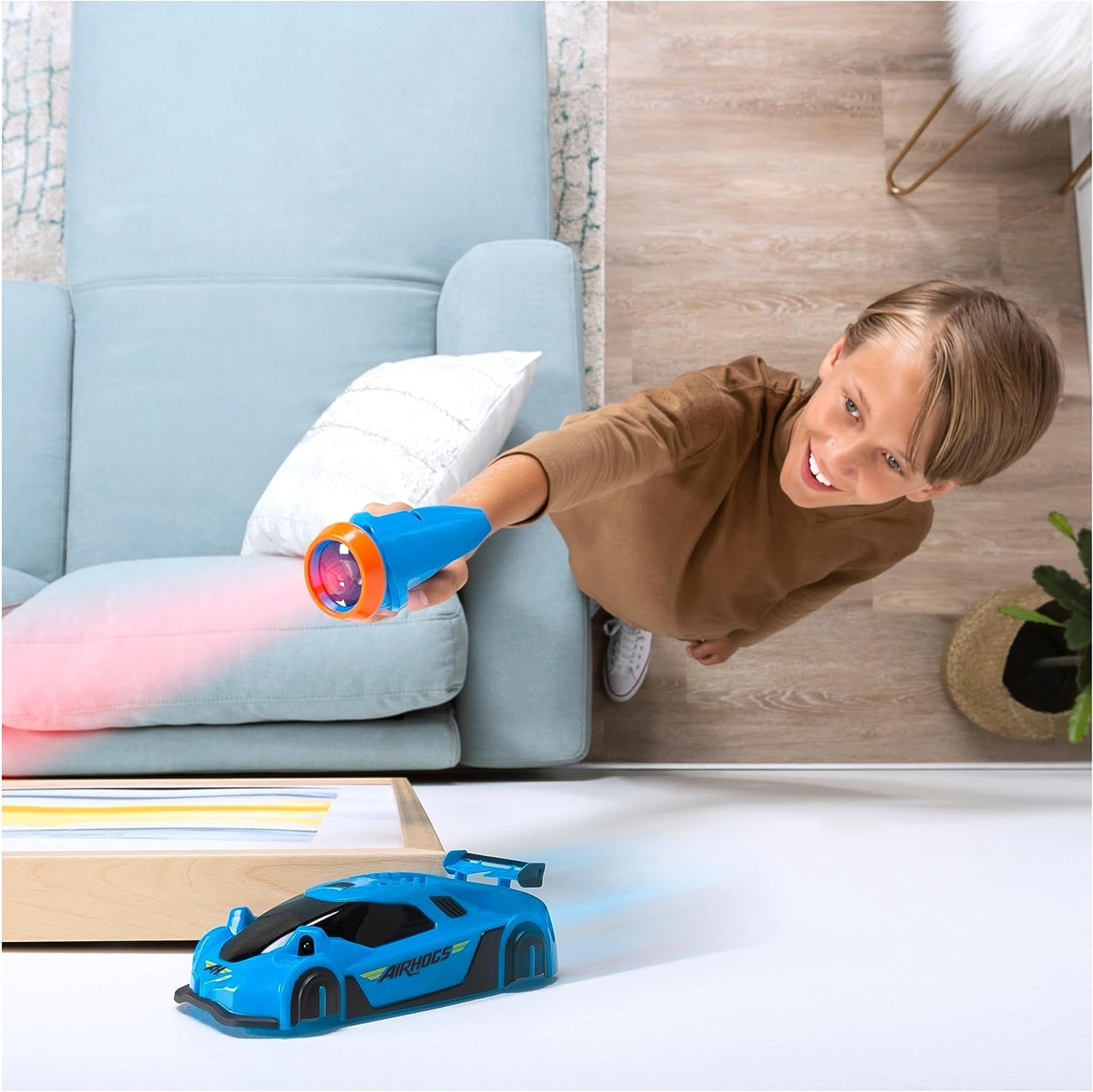 Voiture télécommandée à laser pour grimper aux murs