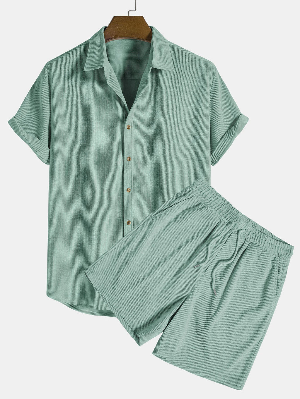 Chemise et short verts en lin pour homme, ensemble estival décontracté, manches courtes, col classique, boutons, idéal pour la mode estivale.