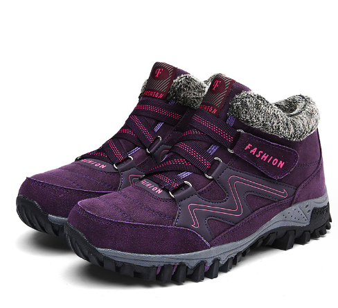 Chaussures de randonnée violettes pour femmes, semelle antidérapante, doublure en fourrure, lacets robustes, idéales pour activités extérieures hivernales.