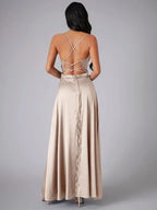 Robe de soirée longue en satin avec décolleté drapé et dos nu