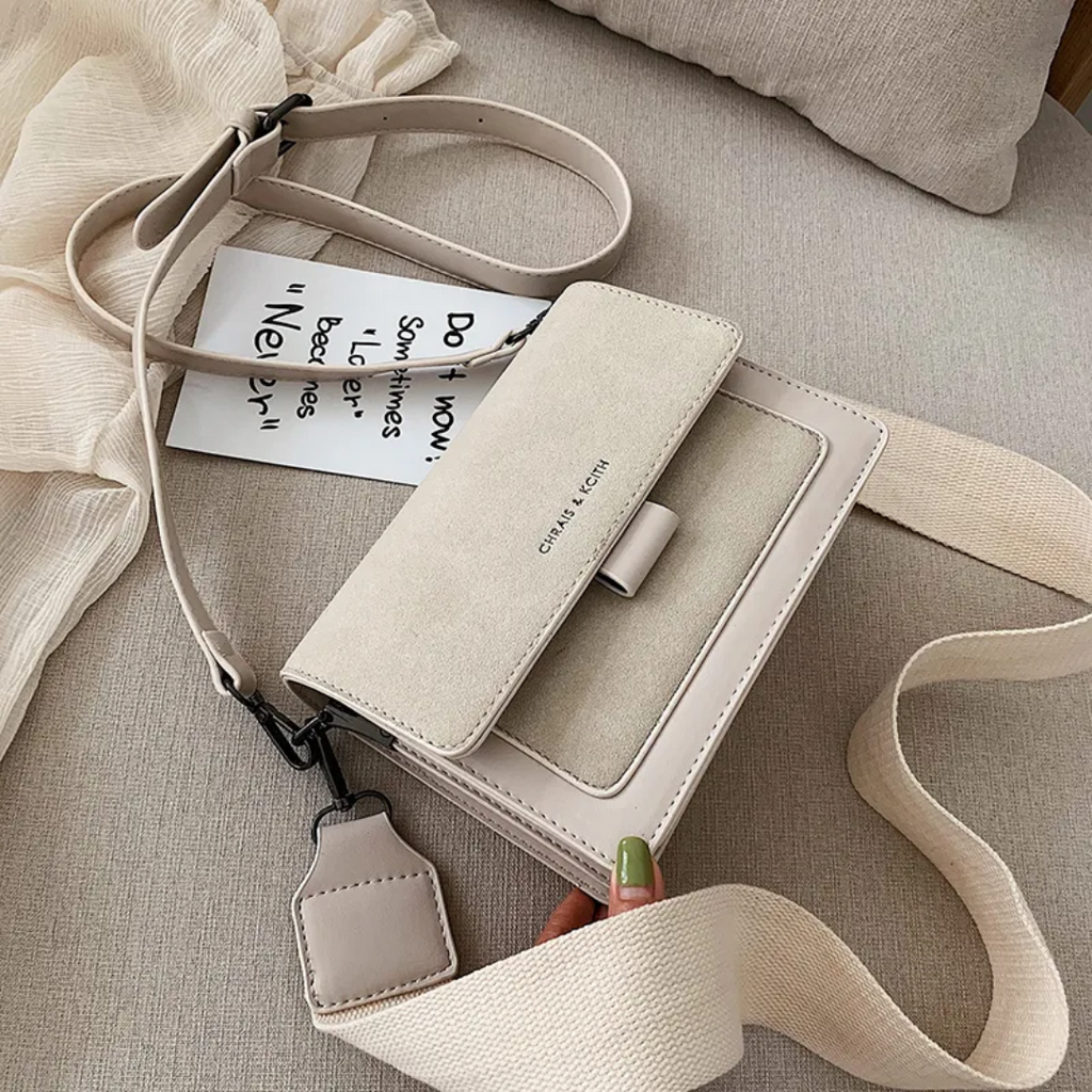 Kristel Shoulder bag| With practical flip opening