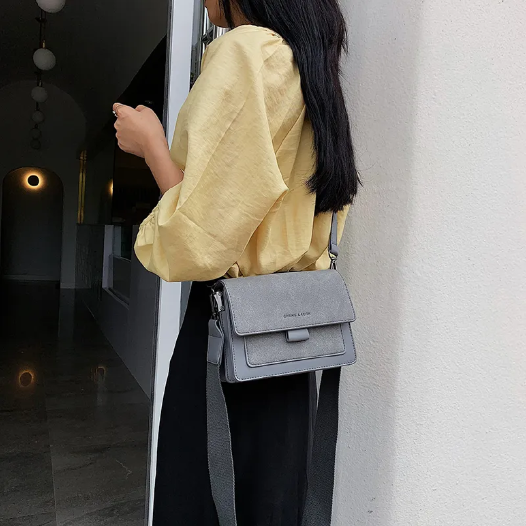 Kristel Shoulder bag| With practical flip opening