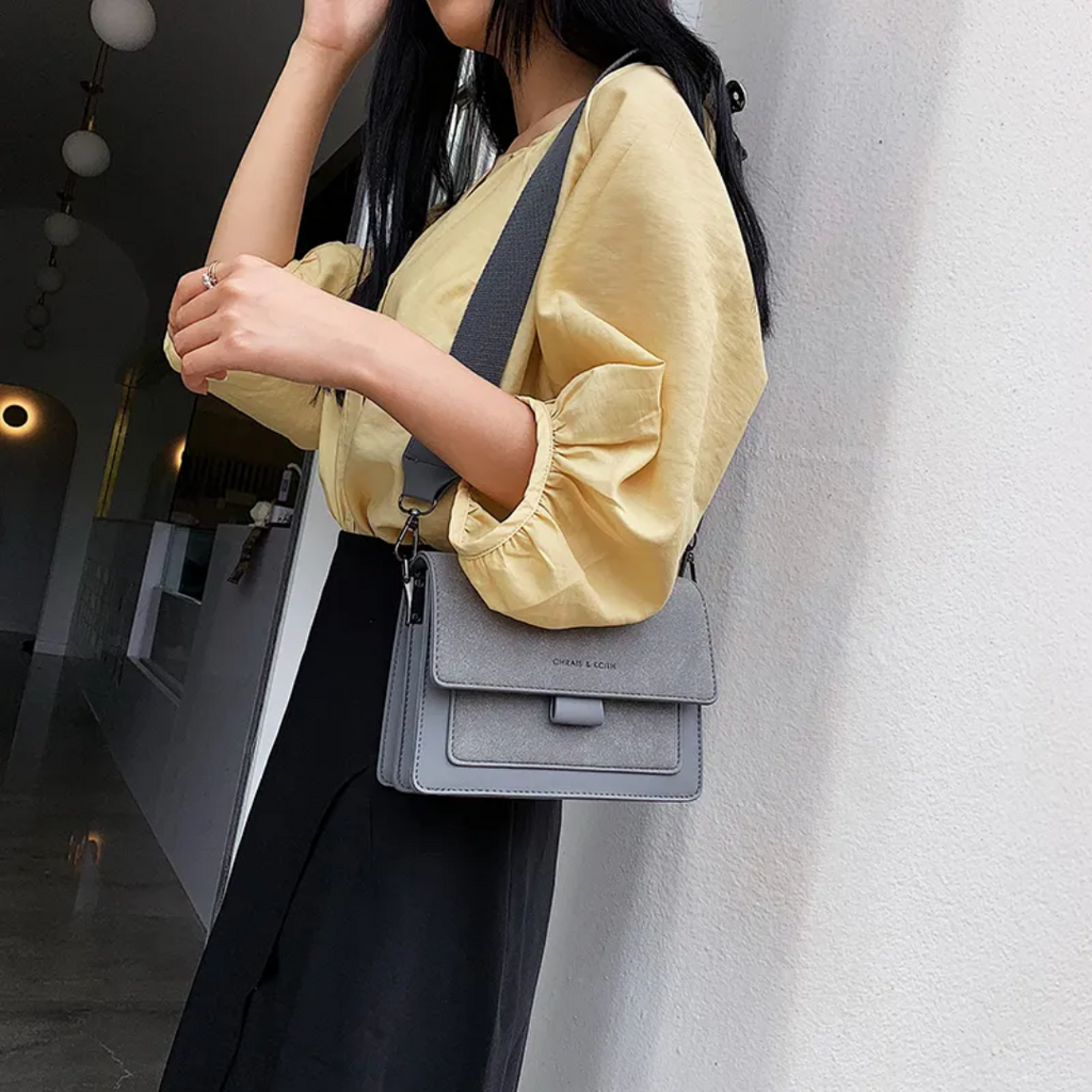 Kristel Shoulder bag| With practical flip opening