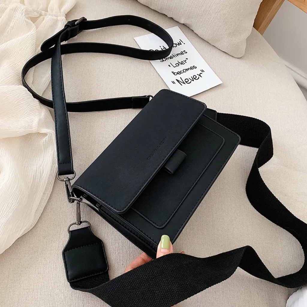 Kristel Shoulder bag| With practical flip opening