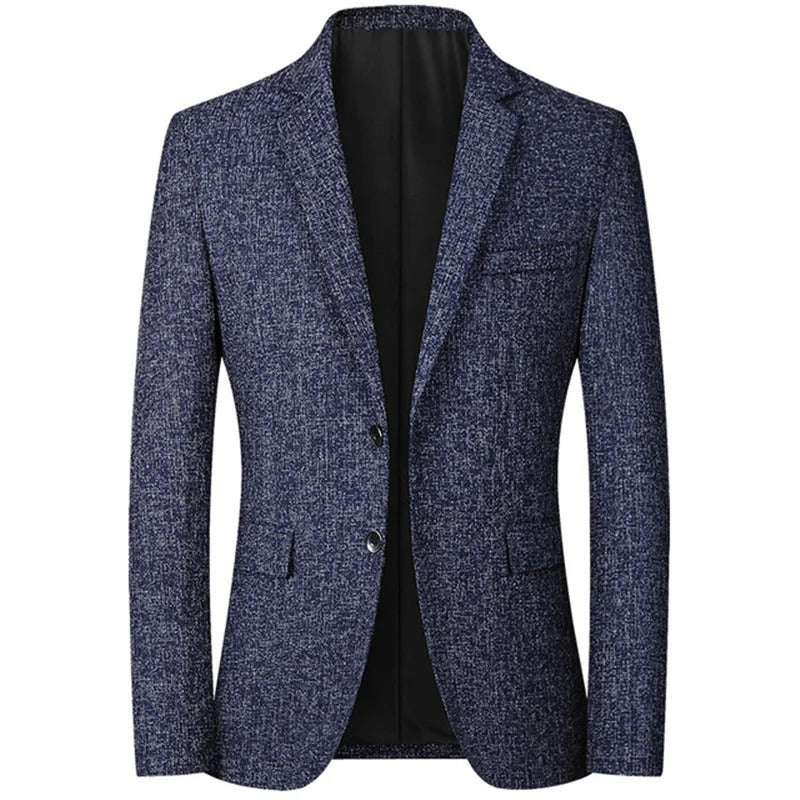 Blazer homme bleu marine texturé, élégant et moderne, avec deux boutons et poches avant. Veste de costume idéale pour occasions formelles.