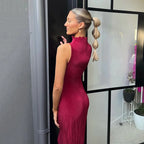 Robe col haut mi-longue jupe plissée sans manches