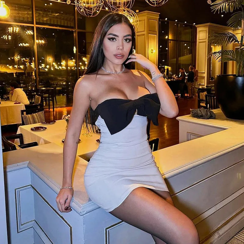 Robe courte moulante bustier en nœud