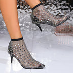 Chaussure à talon court bout pointu en strass