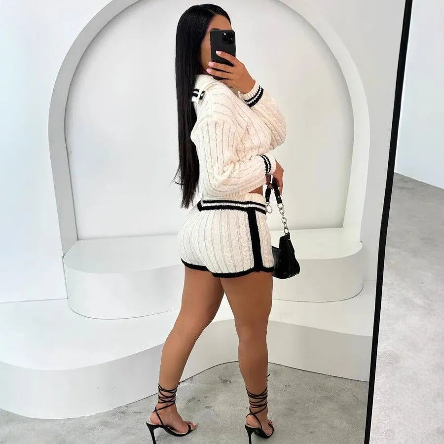 Ensemble haut à manches longues et short en tricot