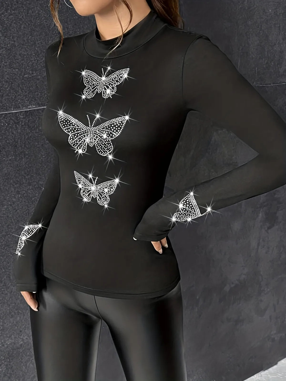 Haut moulant manche longue imprimé papillon strass