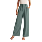 Pantalon large vert pour femme, taille haute, poches latérales, porté avec un haut blanc sans manches et des sandales marron. Mode élégante et tendance.