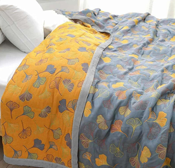 Reversible cotton blanket with floral patterns