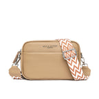 Sac à bandoulière en cuir beige avec sangle à motifs géométriques orange et blanc, design moderne, idéal pour mode féminine et accessoires tendance.