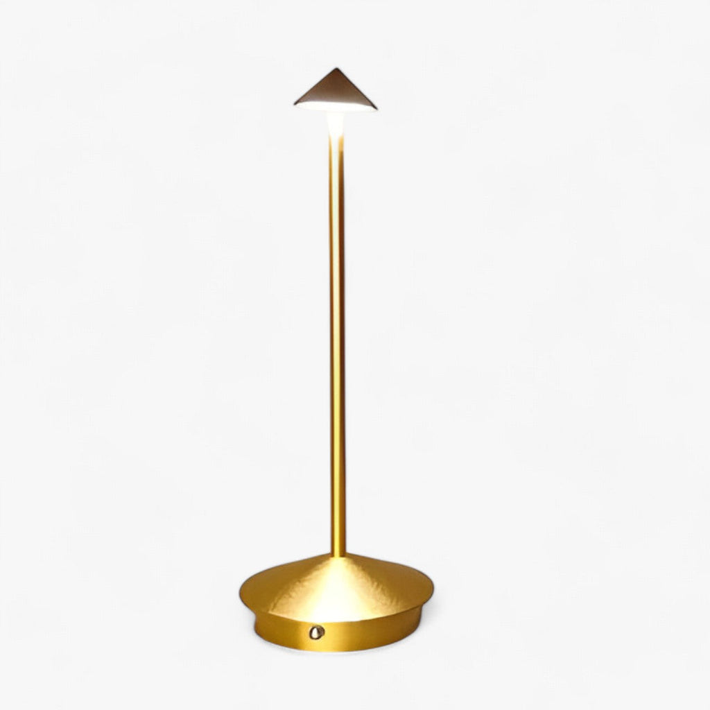 Lampe de table LED dorée moderne, design minimaliste, éclairage d'ambiance, abat-jour conique, idéale pour salon ou bureau, décoration intérieure élégante.