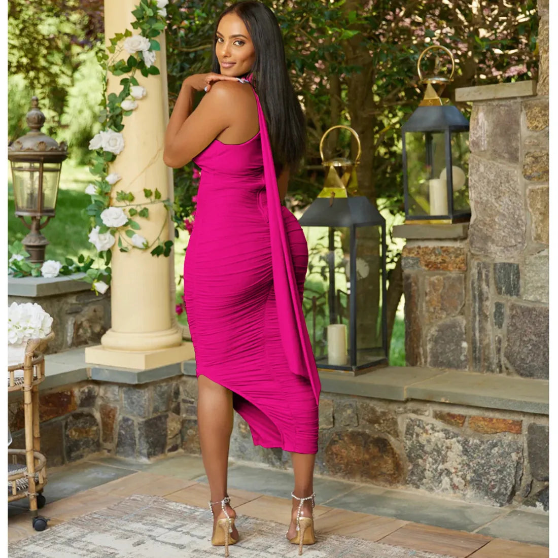 Robe longue moulante plissée sans manches