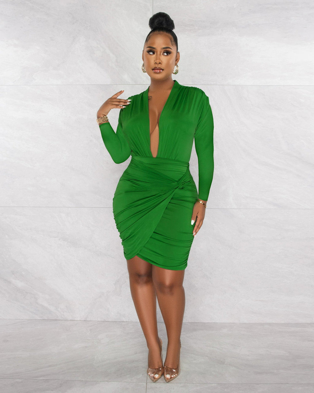 Robe courte serrée col plongeant manches longues automne et hiver sexy - Chic&Shines