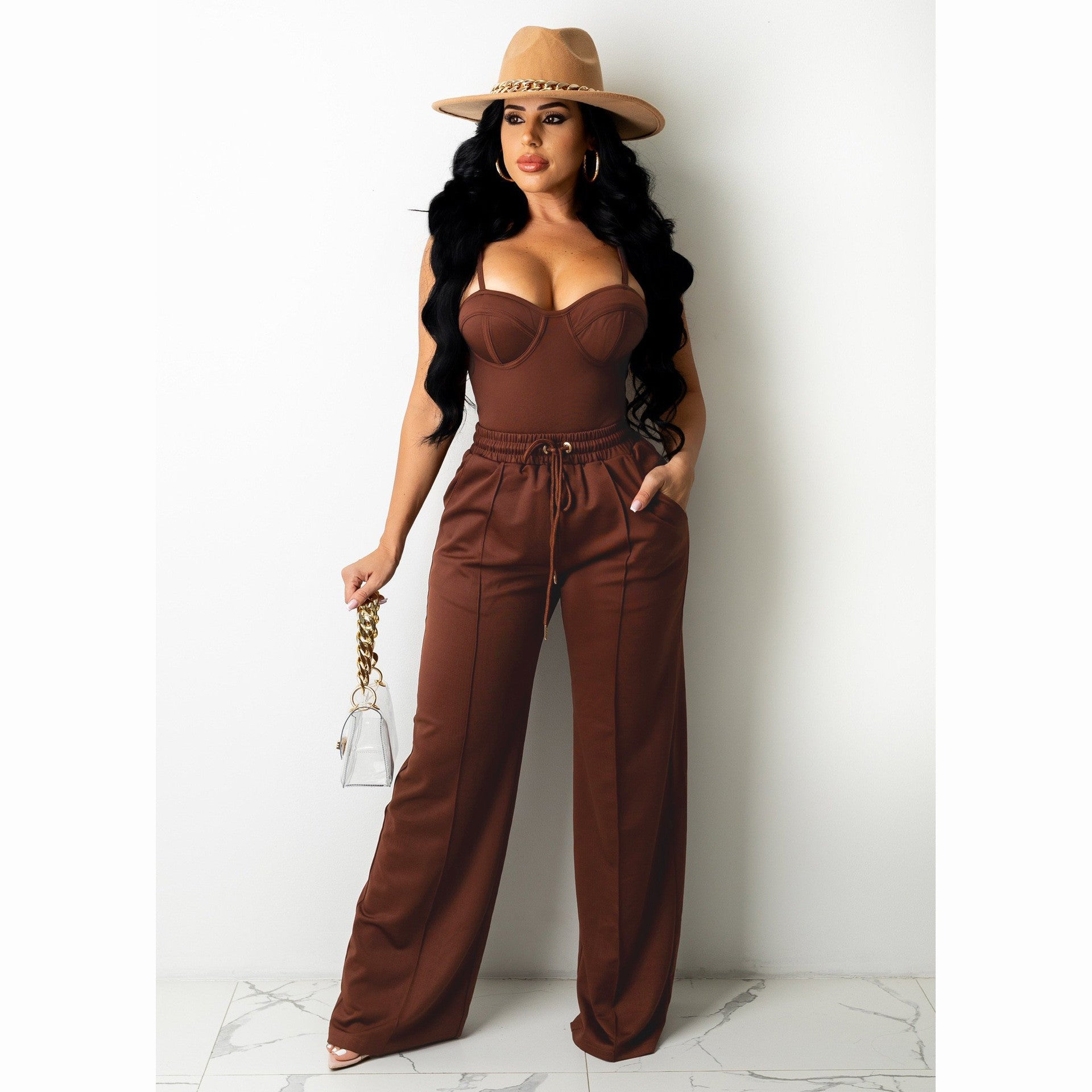 Ensemble haut à bretelle sans manches et pantalon large unie