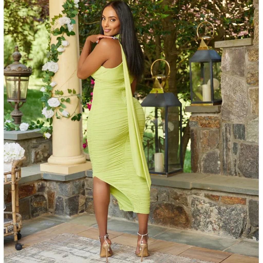 Robe longue moulante plissée sans manches