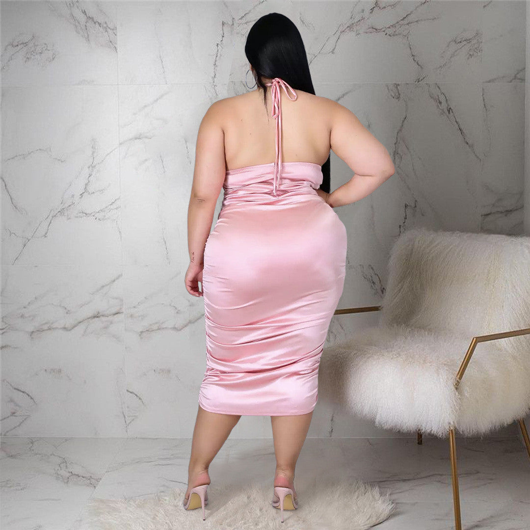 Robe mi-longue de soirée en satin licou dos nu