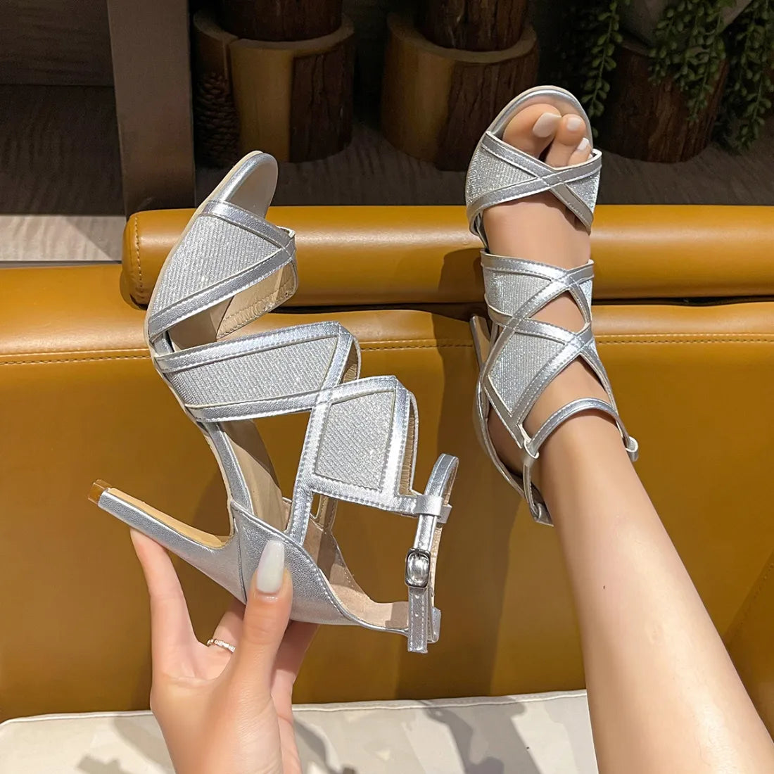 Chaussure à talons creux et bout ouvert - Chic&Shines