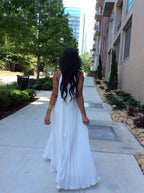 Robe longue plissée mousseline col licou sans manches