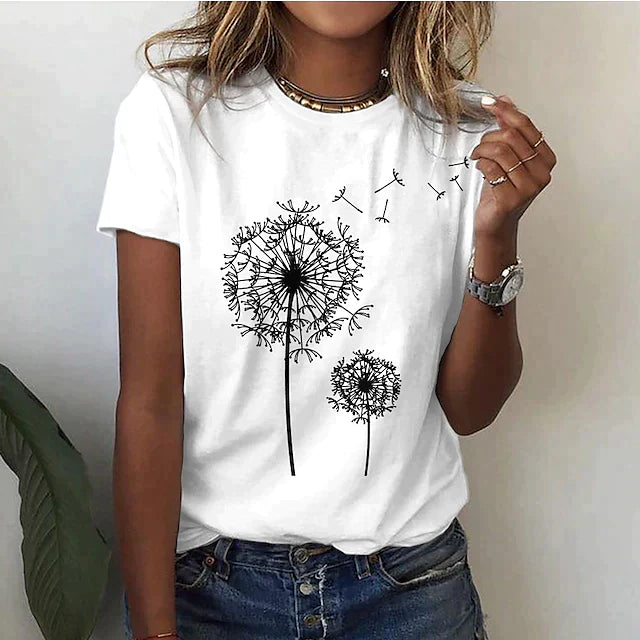 Femme portant un t-shirt blanc avec motif de pissenlit noir, style décontracté, mode féminine, tendance été, bijou doré, montre argentée.
