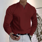 Homme en chemise rouge élégante, manches longues, tenant un smartphone. Mode masculine moderne, style décontracté chic.