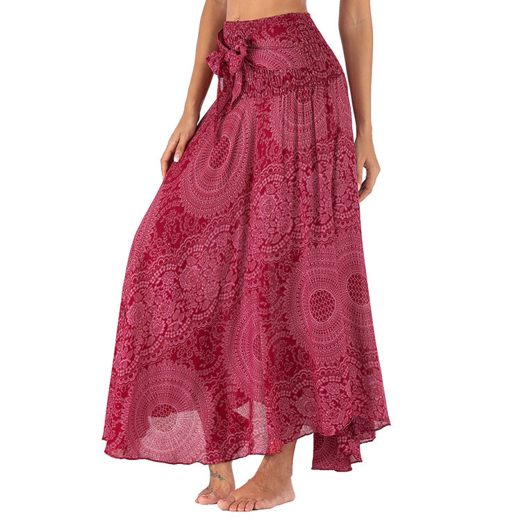 Jupe longue bohème rouge avec motifs mandala, ceinture nouée à la taille, style décontracté et élégant pour femme. Mode estivale tendance.
