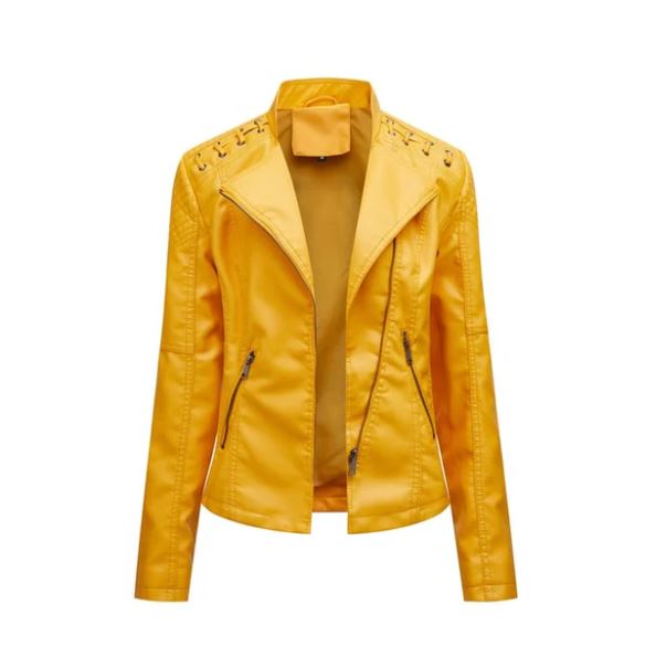 Veste en cuir jaune pour femme, style motard, avec fermeture éclair asymétrique et détails cloutés sur les épaules. Mode tendance automne.