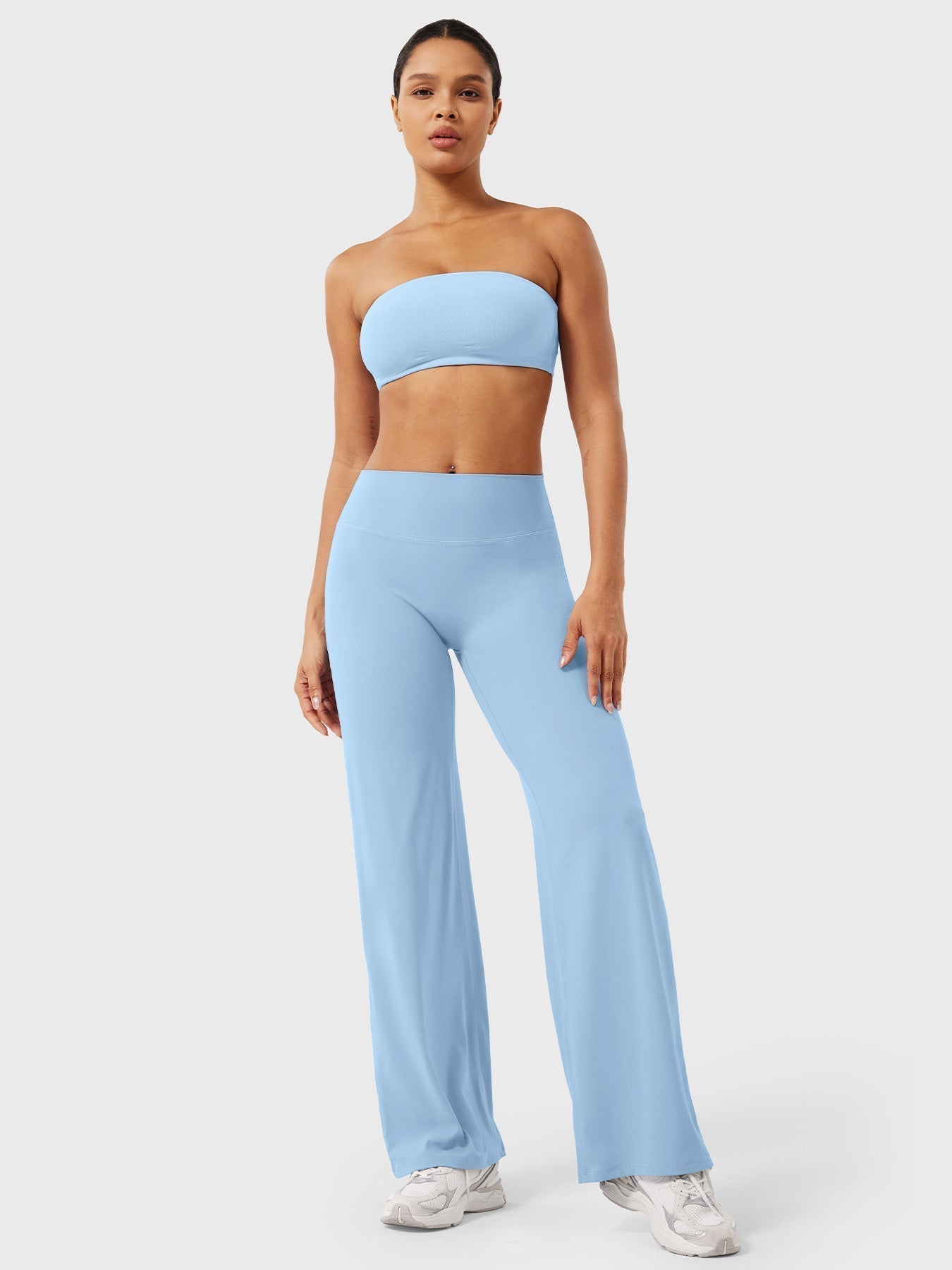 Pantalon évasé taille haute – Coupe droite stretch épousant les hanches