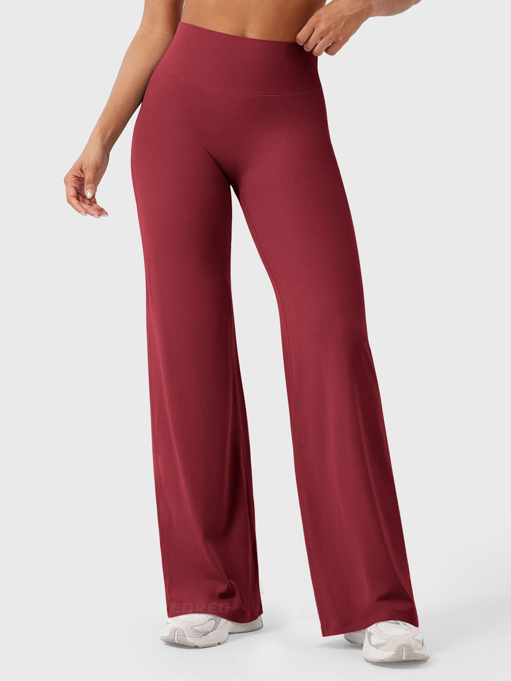 Pantalon évasé taille haute – Coupe droite stretch épousant les hanches