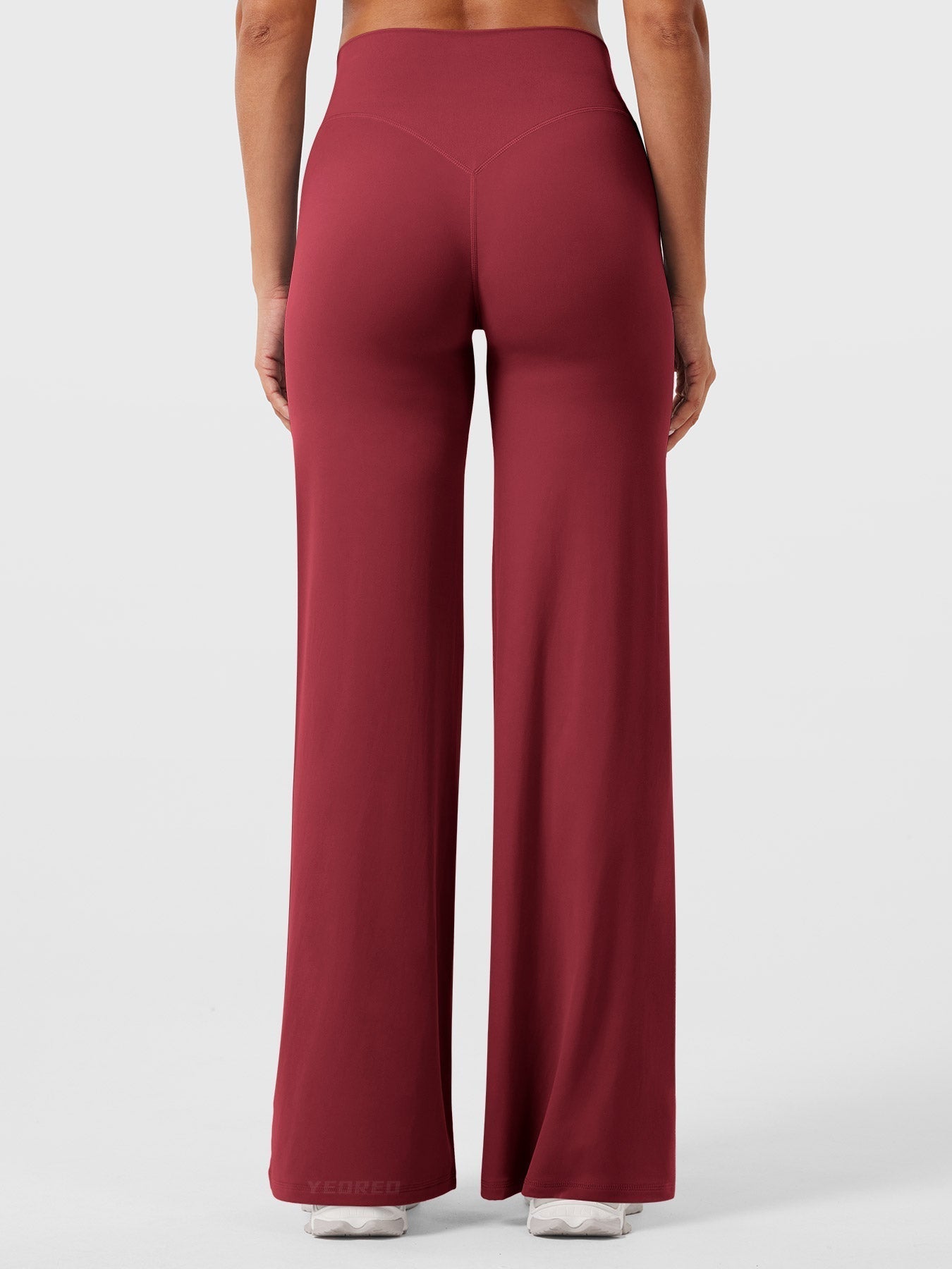Pantalon évasé taille haute – Coupe droite stretch épousant les hanches