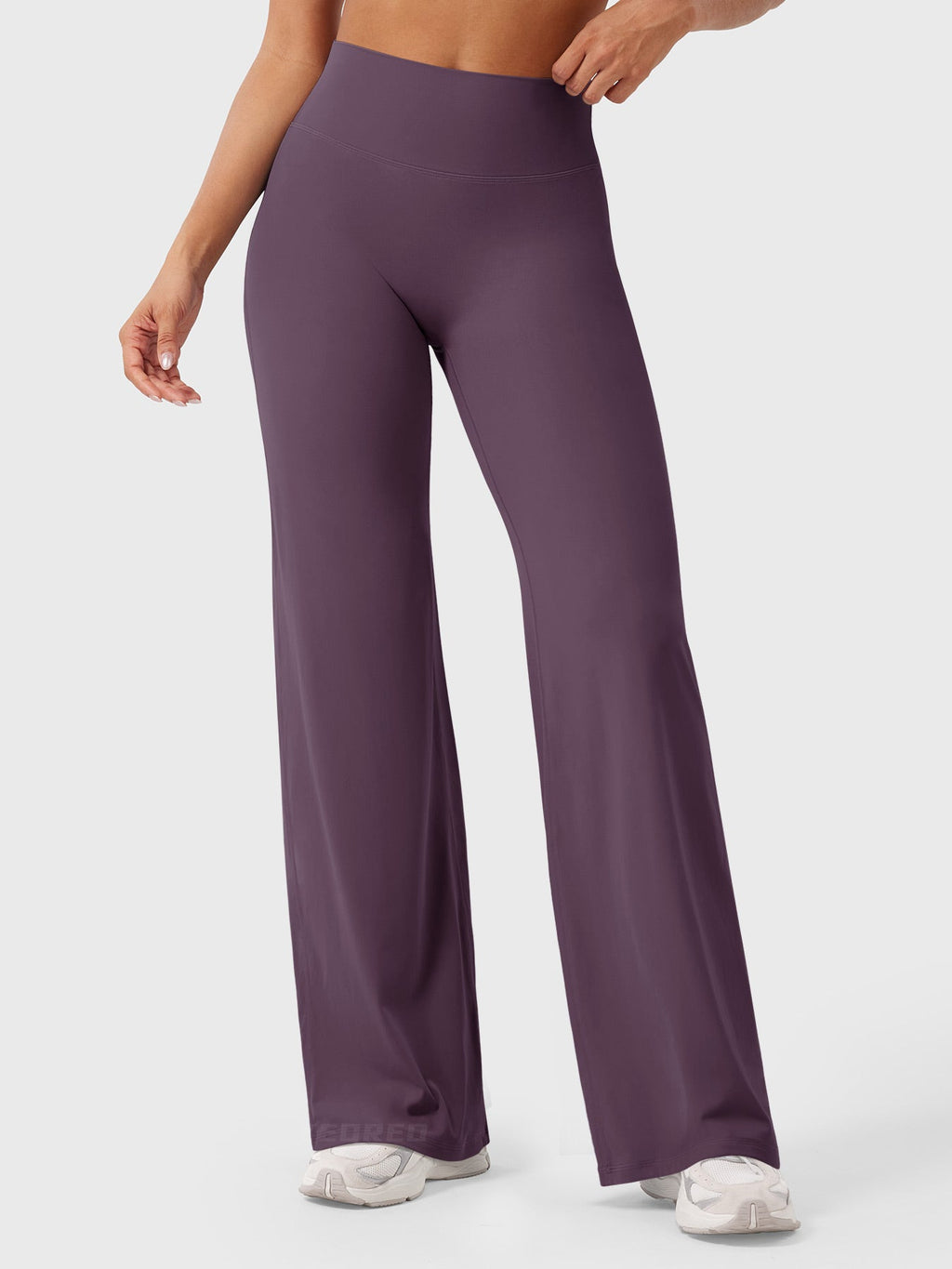 Pantalon évasé taille haute – Coupe droite stretch épousant les hanches