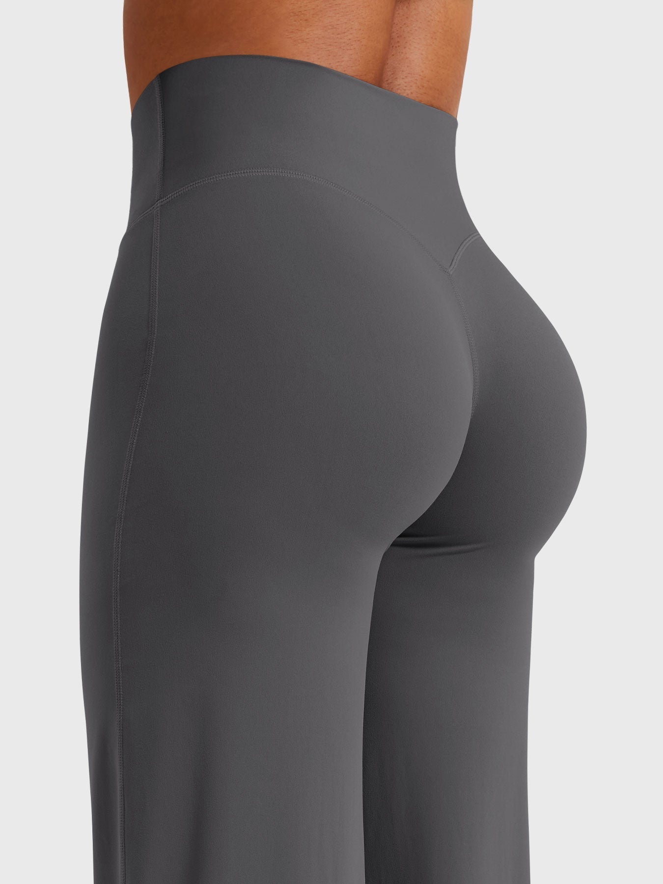 Pantalon évasé taille haute – Coupe droite stretch épousant les hanches