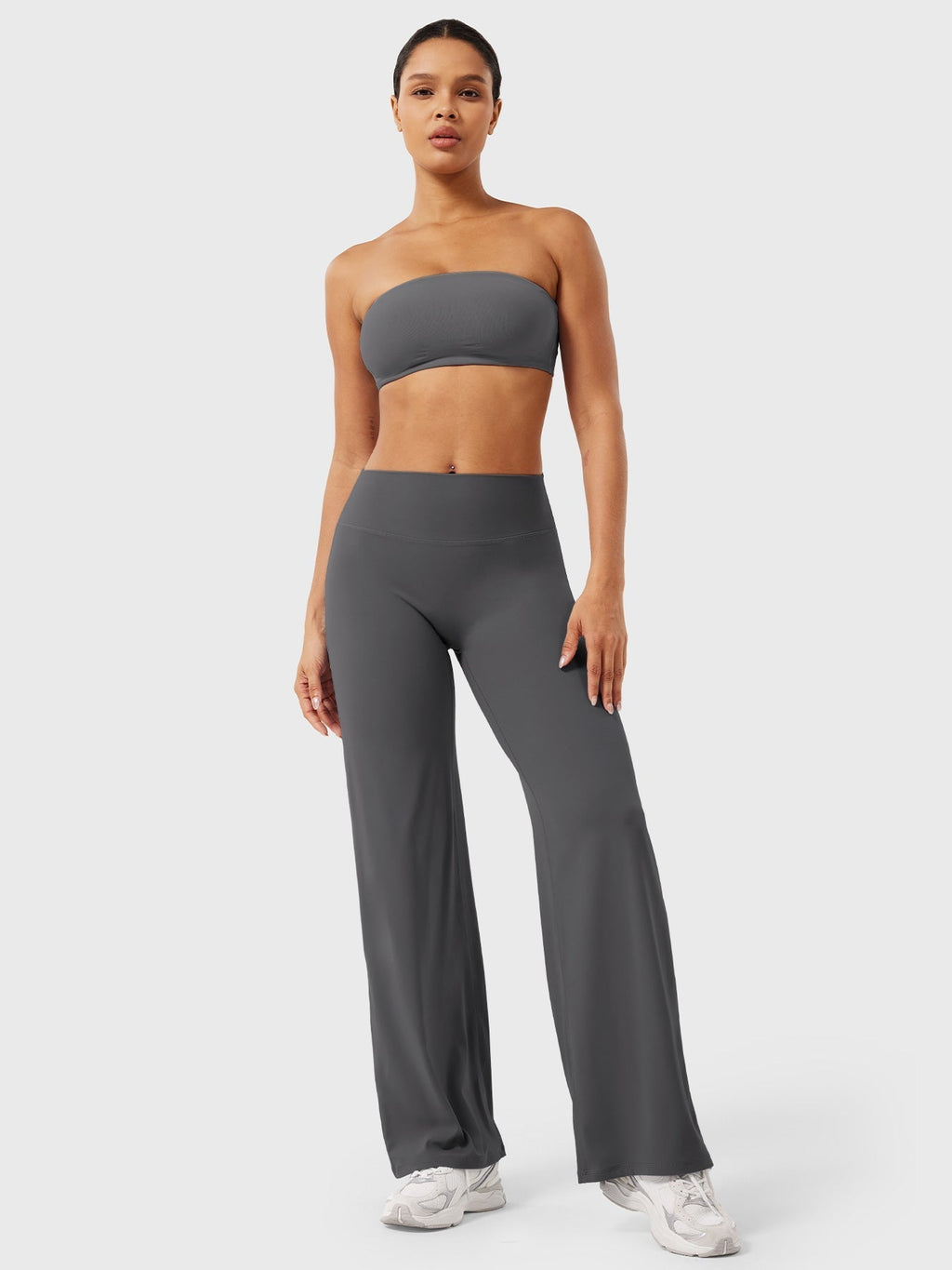 Pantalon évasé taille haute – Coupe droite stretch épousant les hanches