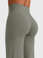 Pantalon évasé taille haute – Coupe droite stretch épousant les hanches