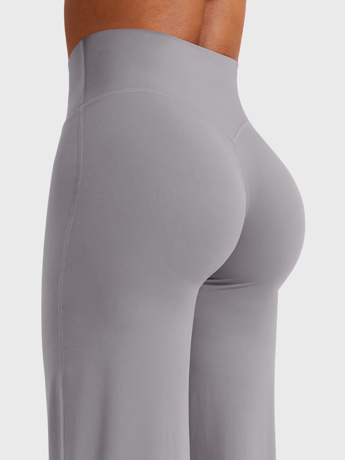Pantalon évasé taille haute – Coupe droite stretch épousant les hanches