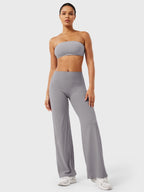Pantalon évasé taille haute – Coupe droite stretch épousant les hanches