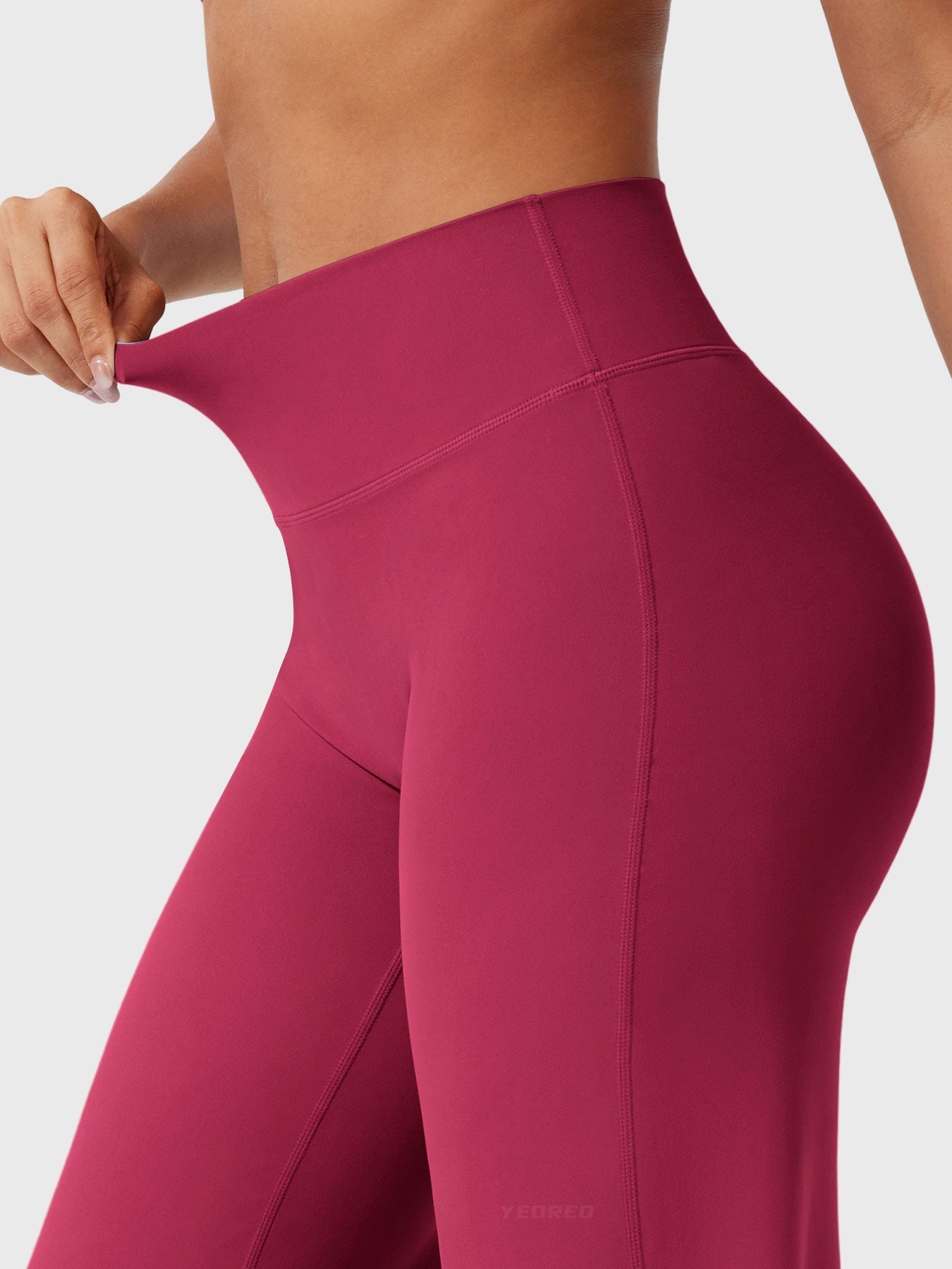Pantalon évasé taille haute – Coupe droite stretch épousant les hanches