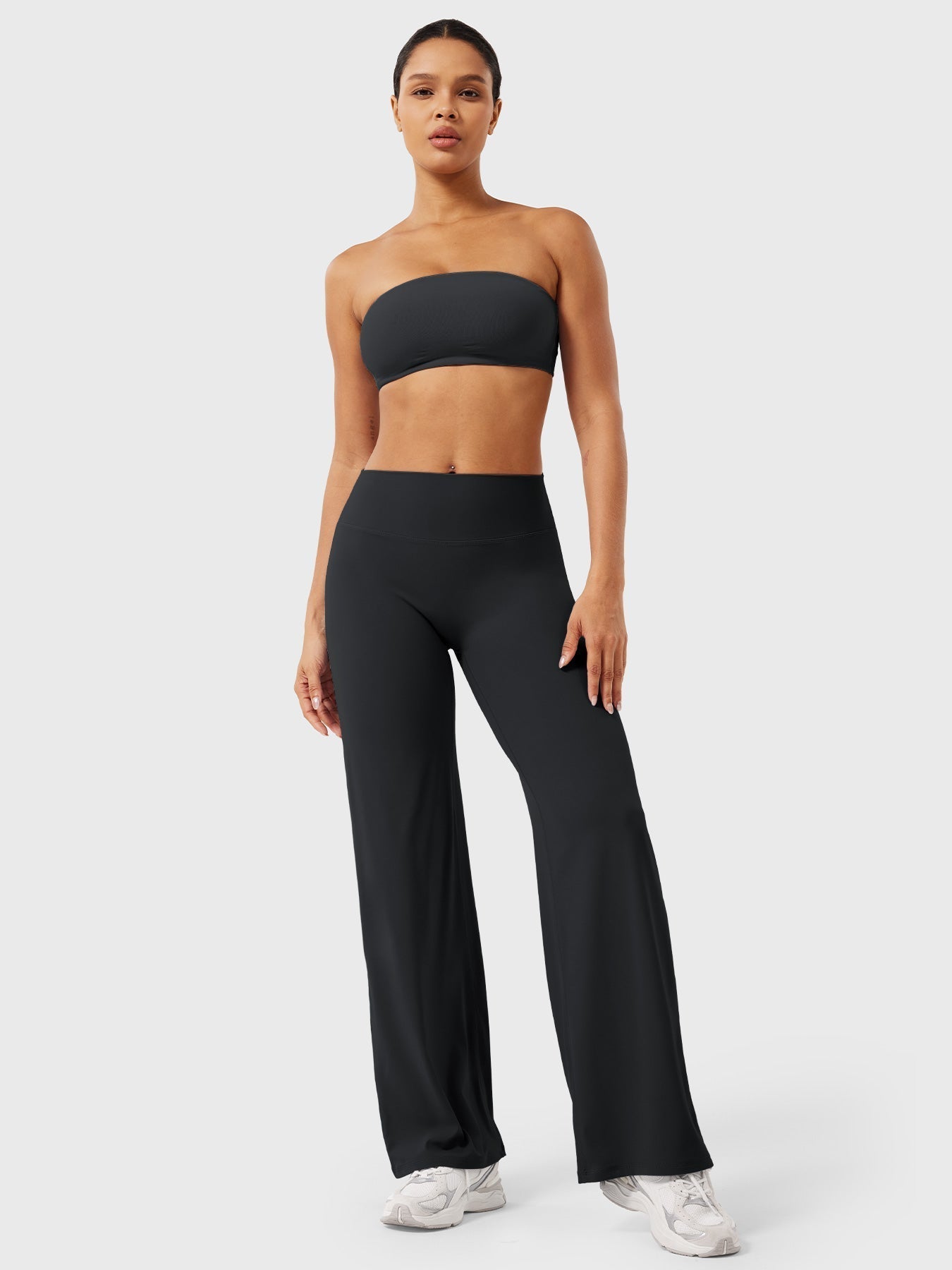 Pantalon évasé taille haute – Coupe droite stretch épousant les hanches